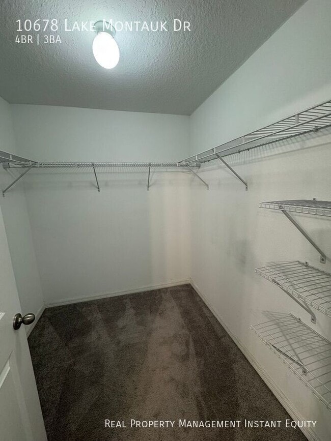 Building Photo - 10678 Lake Montauk Dr