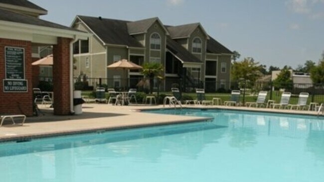 Building Photo - 3400 Pelican Pointe Dr