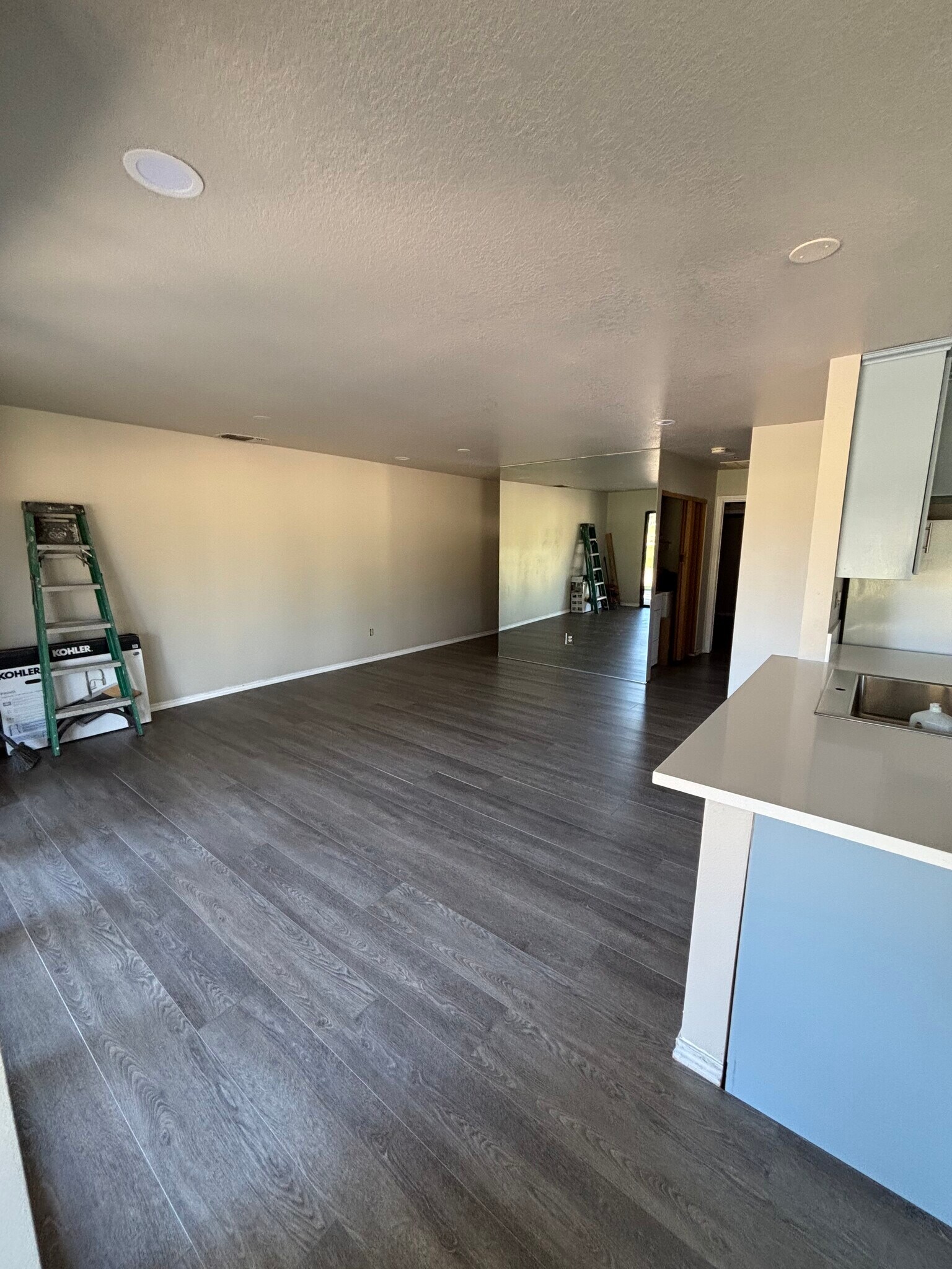 Building Photo - 27535 Lakeview Dr