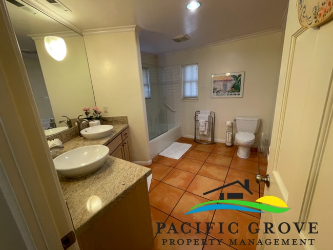Building Photo - Beautiful Mediterranean 2-Bedroom House in...