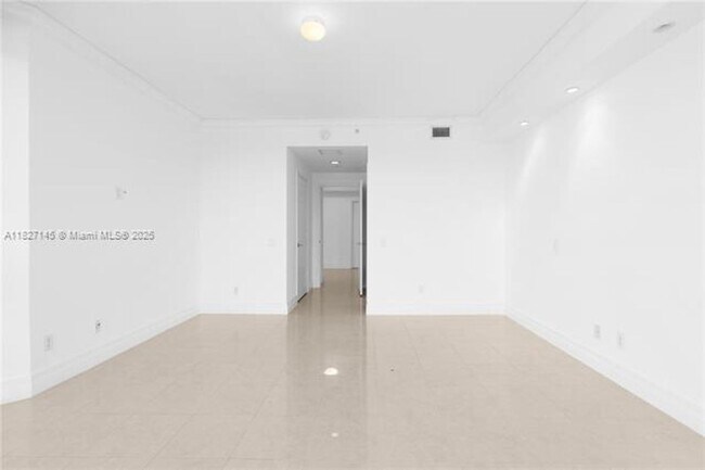 Building Photo - 21200 NE 38th Ave