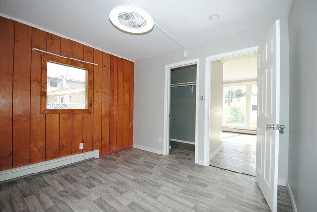Building Photo - 230 Farewell Ave