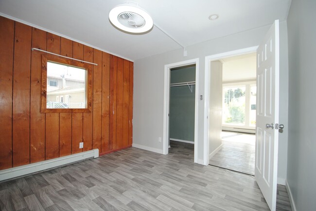 Building Photo - Farewell Avenue (230)