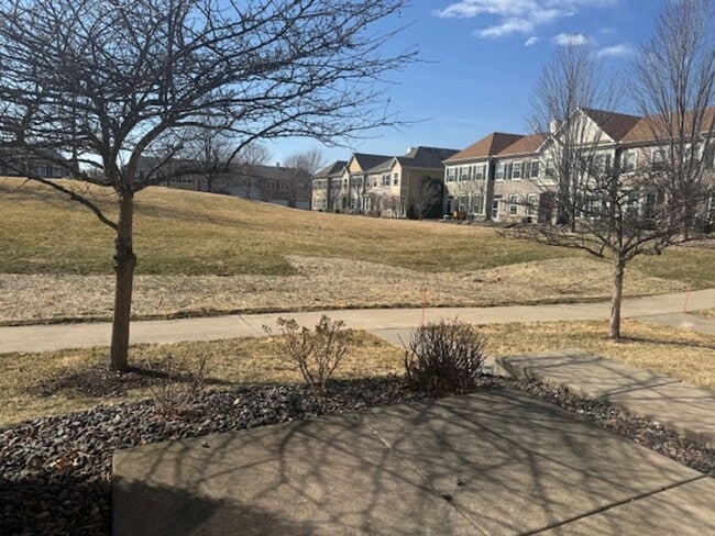 Building Photo - Spacious 3Br/2.5Ba TH w/2 CG in Maple Grove!