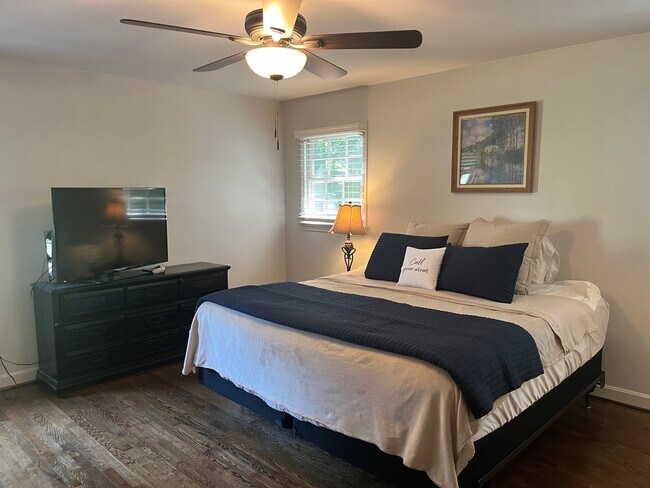 Building Photo - 2202 Idlewood Dr