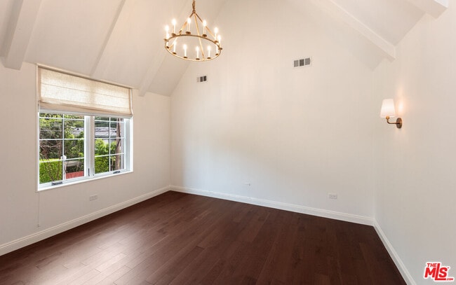 Building Photo - 2607 Beachwood Dr