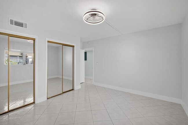 Building Photo - 510 SW 15th St