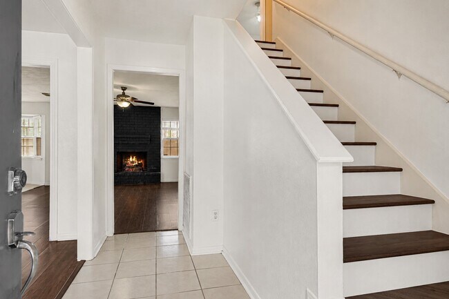 Building Photo - 539 Belwin Dr
