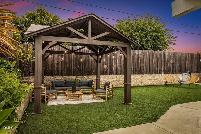 Building Photo - 2226 Sanderling St