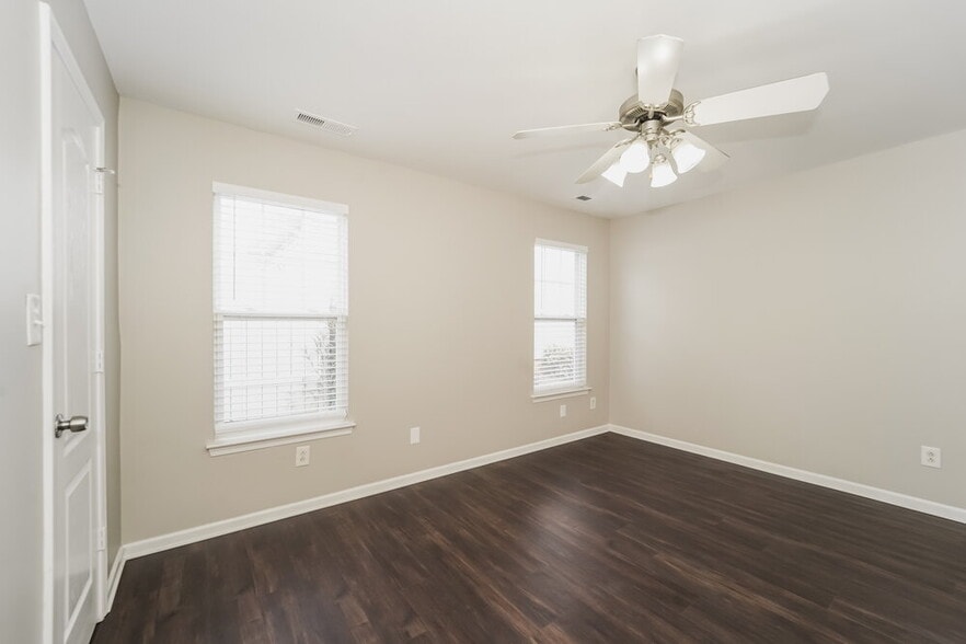 Building Photo - 734 Ablow Dr