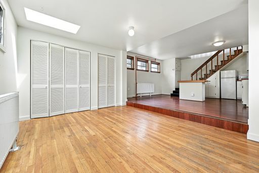Building Photo - Walk to Cheeseman from this Large 1 Bed 1 ...