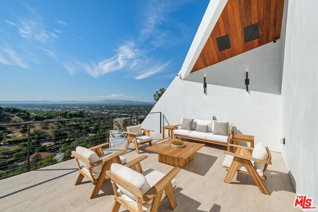 Building Photo - 3699 Alta Mesa Dr