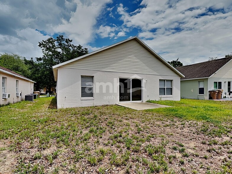 Building Photo - 950 Woodsong Way