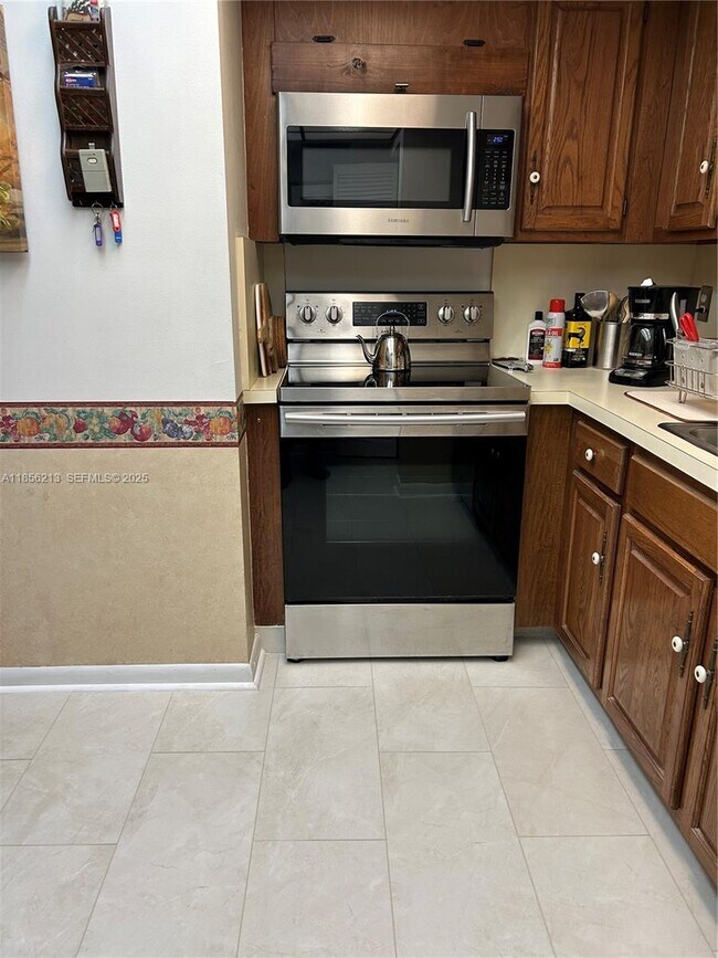 Building Photo - 1800 S Ocean Blvd