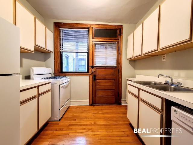 Building Photo - 2 bedroom in CHICAGO IL 60613