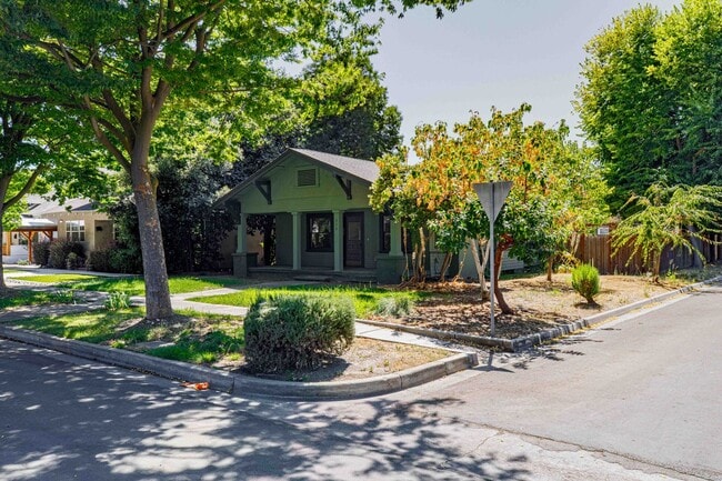Building Photo - 3 bedroom home for RENT in Modesto - Close...