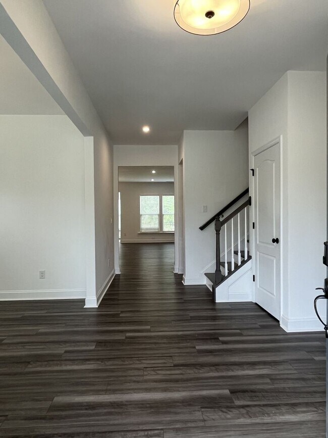 Building Photo - Spacious 5 Bed home in Stallings