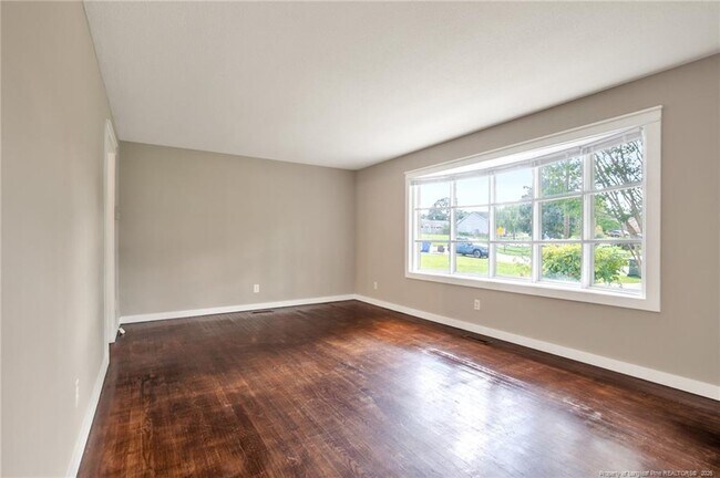 Building Photo - 604 Roundtree Dr