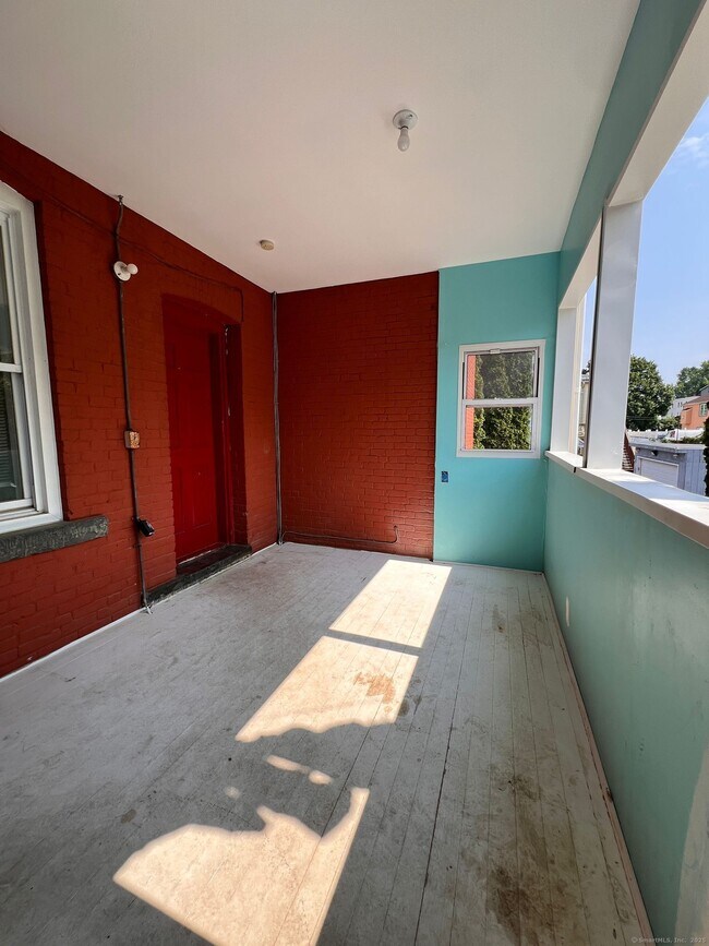 Building Photo - 640 Wilson St