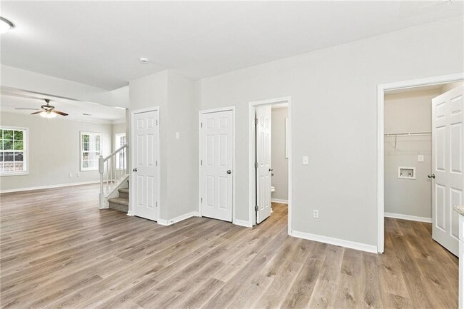 Building Photo - 818 Woods Dr NW