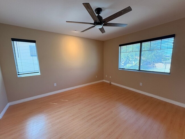 Building Photo - 4 Bed, 3 Bath in Corona!