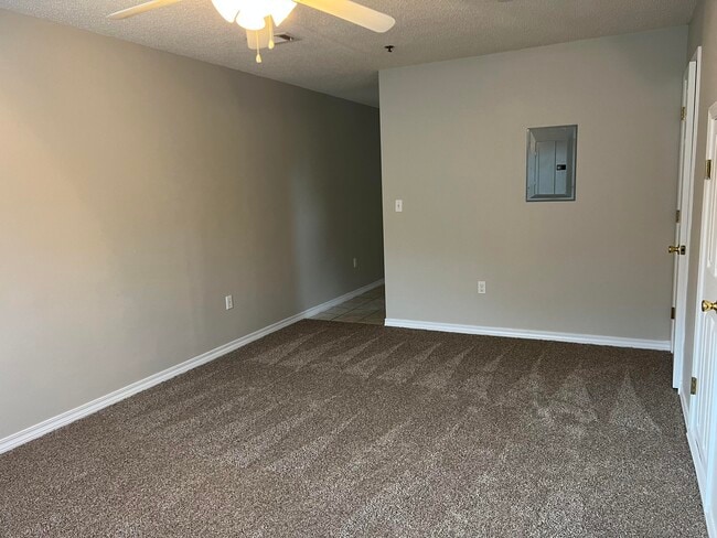 Building Photo - 224 Runnymeade Dr