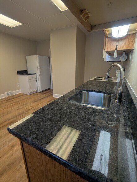 Building Photo - 16 Beloit Ave