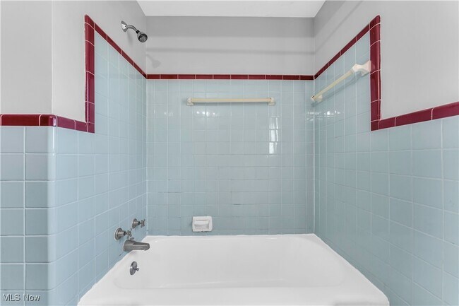 Building Photo - 19500 Lakeshore Blvd