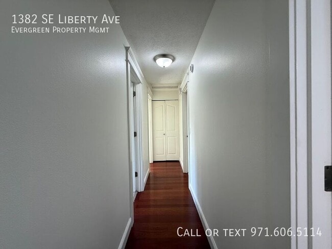 Building Photo - 1382 SE Liberty Ave