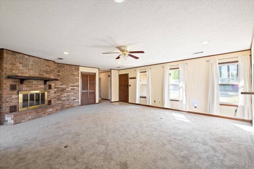 Building Photo - 248 S Topi Trl