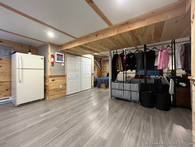 Building Photo - 120 Crestmont Ave