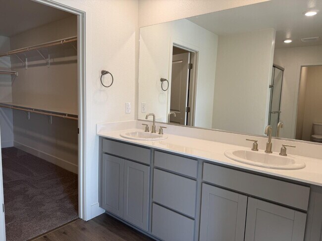 Building Photo - Brand New DR Horton Home Close to UNR!