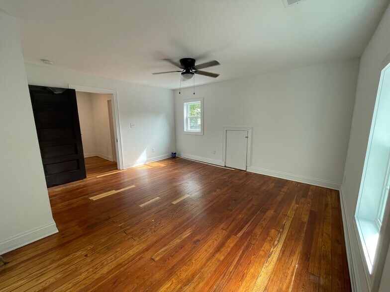Building Photo - 112 W Hickman St