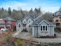 Building Photo - Beautiful 4BD Washougal home with 2 master...