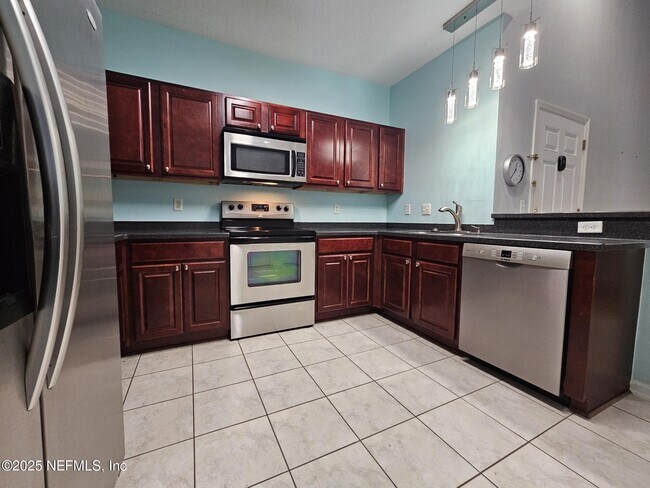 Building Photo - 8235 Lobster Bay Ct