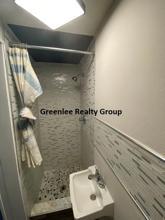 Building Photo - Fully Updated 3 Bed/2Bath Pool Home in New...