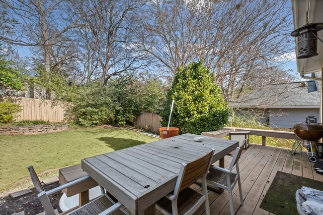 Building Photo - 805 Antone St NW