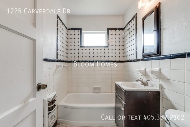 Building Photo - 1225 Carverdale Dr