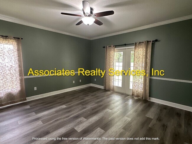 Building Photo - Beautiful Family home in Mentone!