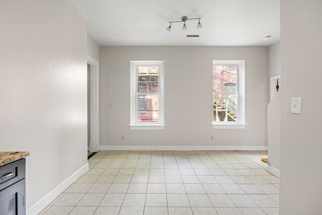 Building Photo - 818 W Franklin St