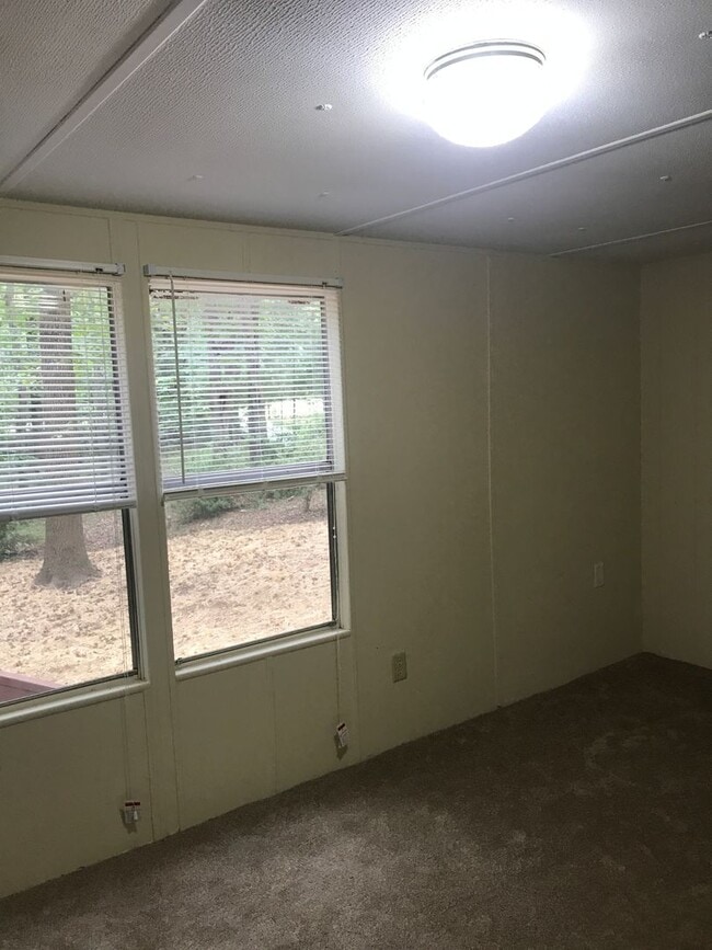 Building Photo - For rent: Madison county-Colbert, GA - Two...