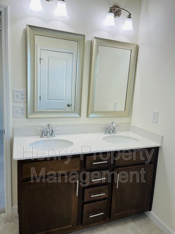 Building Photo - 1018 Brightskies St