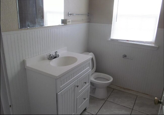 Building Photo - 1315 Sheldon St