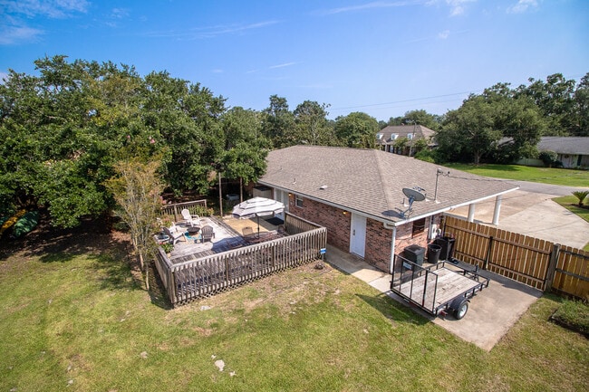 Building Photo - 611 Highland Dr