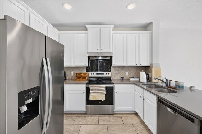 Building Photo - 3533 Cricket Dr