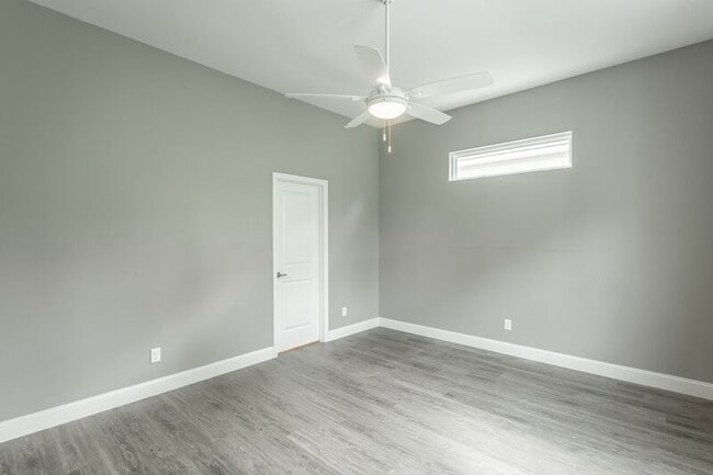 Building Photo - 549 Strong Ave