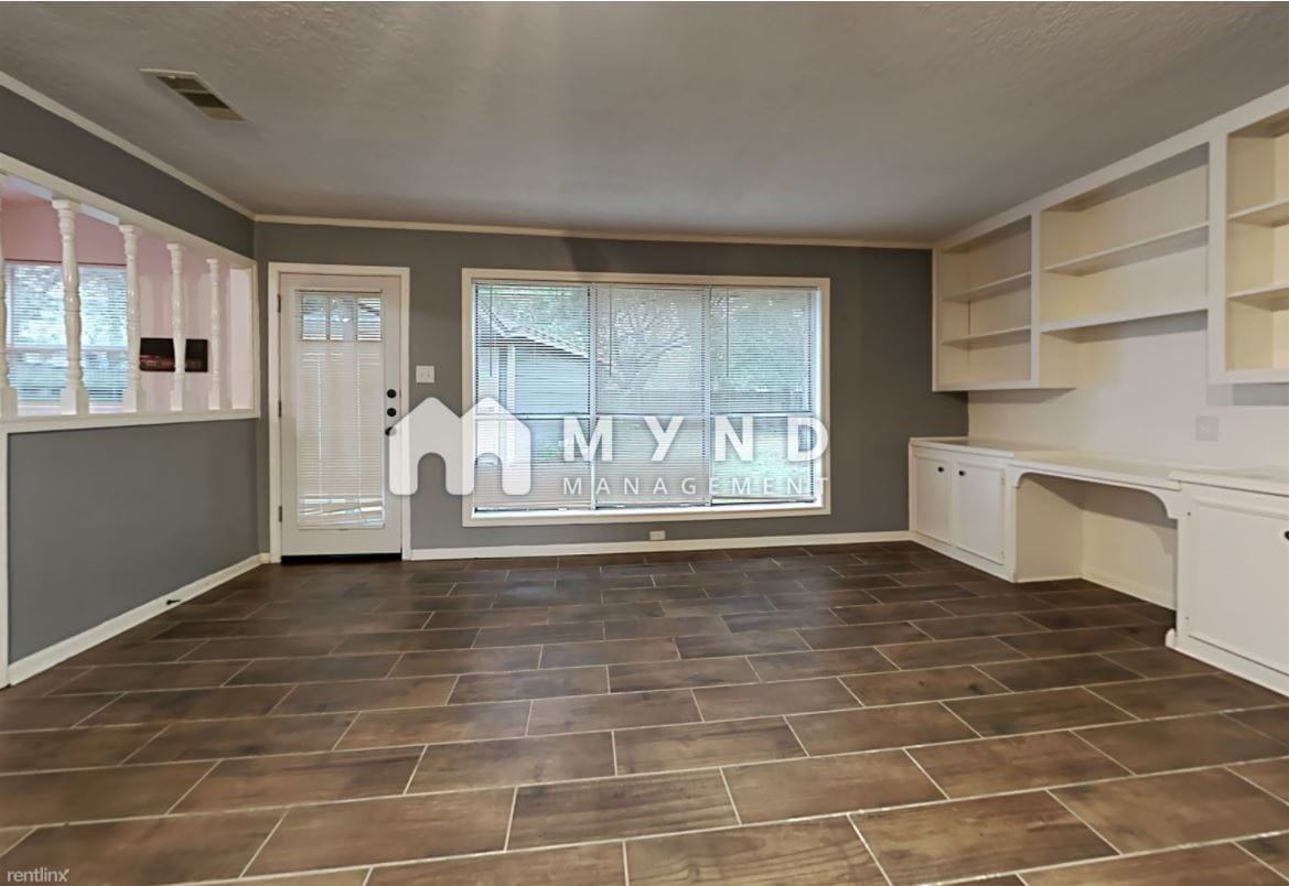 Livingroom - 10019 Golden Sunshine Dr