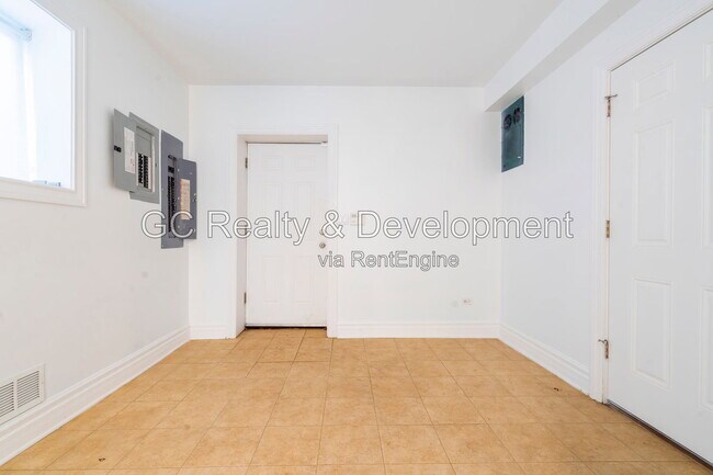 Building Photo - 3735 N Tripp Ave