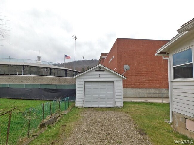 Building Photo - 172 Wellsville St