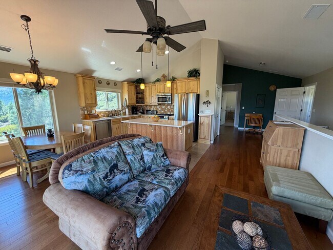 Building Photo - 799 Lookout Point Cir